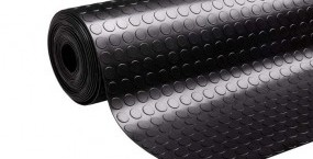 Rubber coating for wheeled motor vehicle flooring 